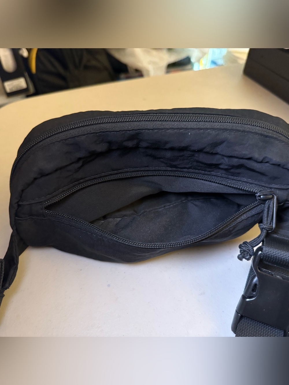 Allbirds Sling / Belt Bag, 1.5L Recycled Nylon - Black - Picture 5 of 6